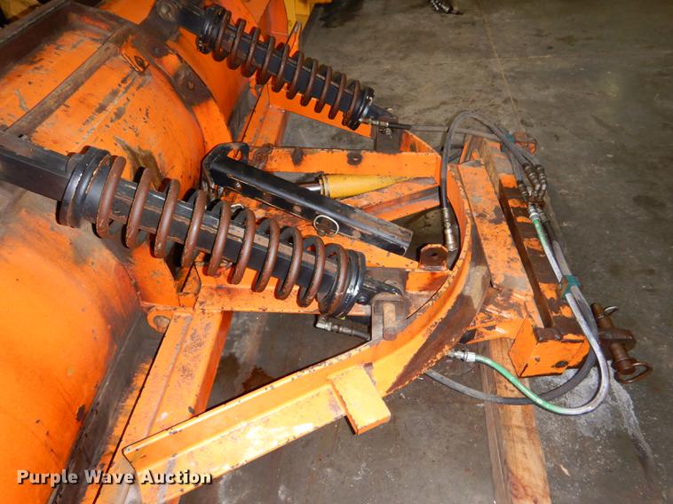 image for item EA9137 Henke 36R11 snow plow