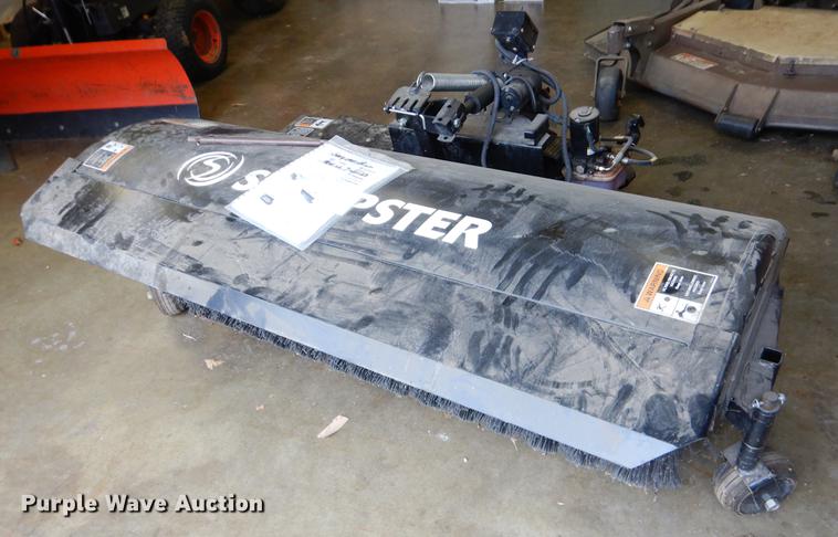 image for item ER9372 2009 Grasshopper M24P5FMOR broom