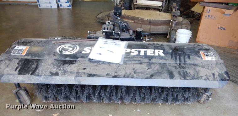 image for item ER9372 2009 Grasshopper M24P5FMOR broom