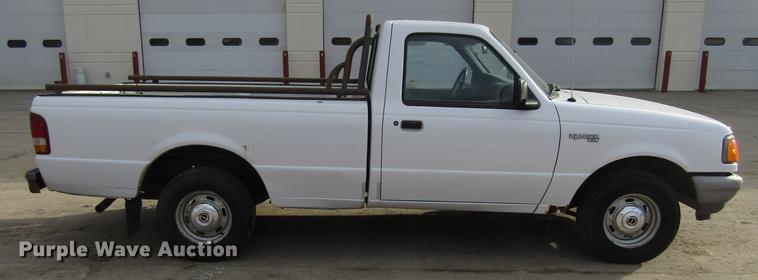 image for item EU9542 1997 Ford Ranger flatbed pickup truck