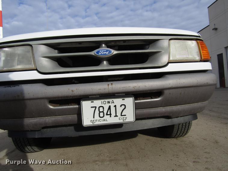 image for item EU9542 1997 Ford Ranger flatbed pickup truck