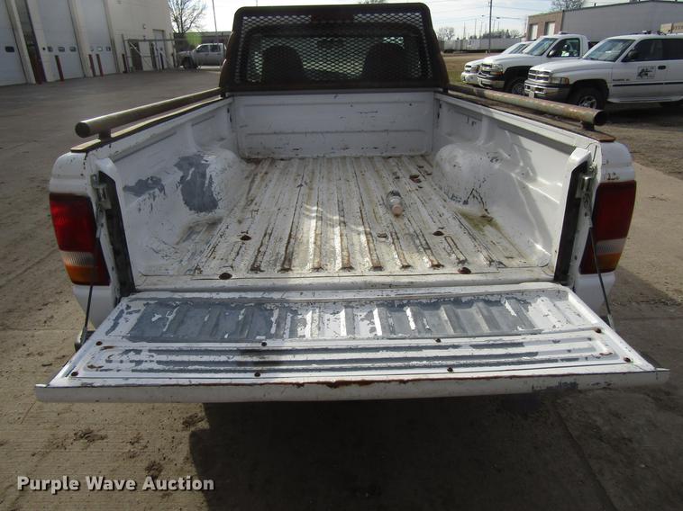 image for item EU9542 1997 Ford Ranger flatbed pickup truck