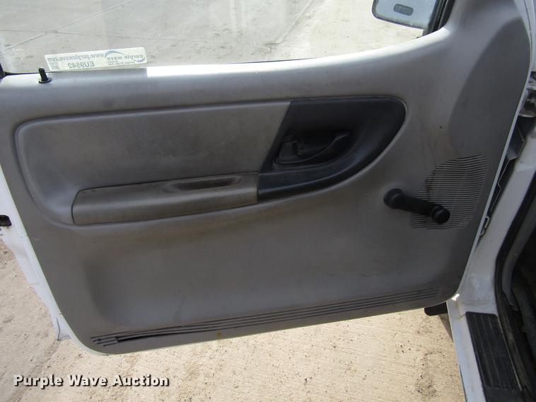 image for item EU9542 1997 Ford Ranger flatbed pickup truck