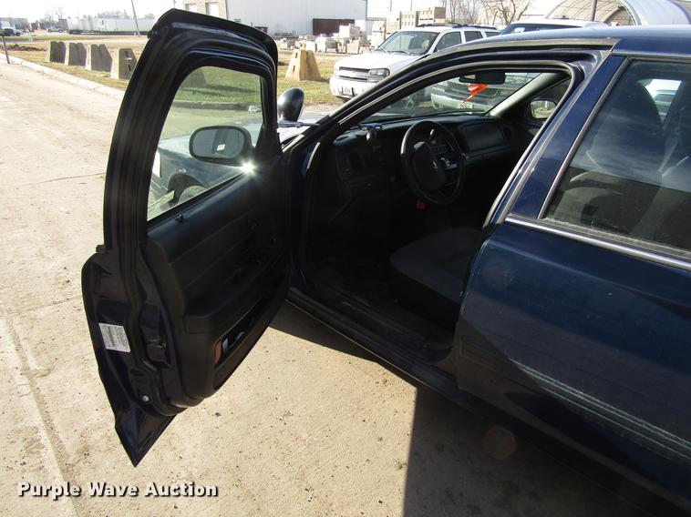 image for item EU9543 2011 Ford Crown Victoria Police Interceptor
