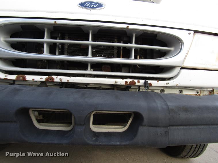 image for item EU9547 1999 Ford Econoline E450 shuttle bus