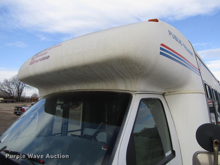 image for item EU9547 1999 Ford Econoline E450 shuttle bus