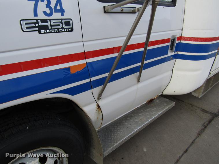 image for item EU9547 1999 Ford Econoline E450 shuttle bus
