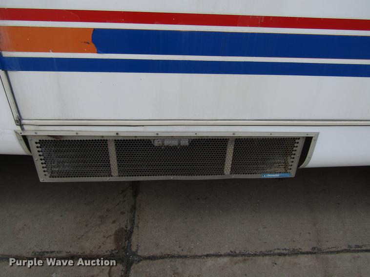 image for item EU9547 1999 Ford Econoline E450 shuttle bus