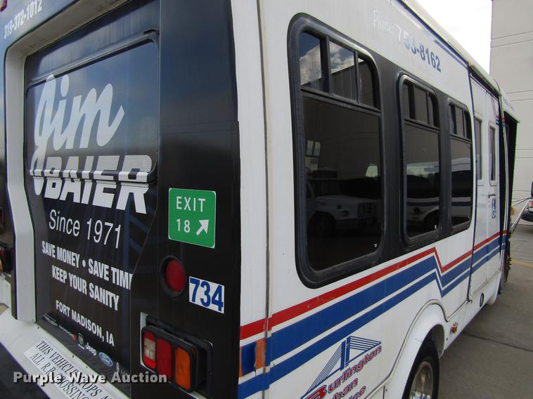 image for item EU9547 1999 Ford Econoline E450 shuttle bus