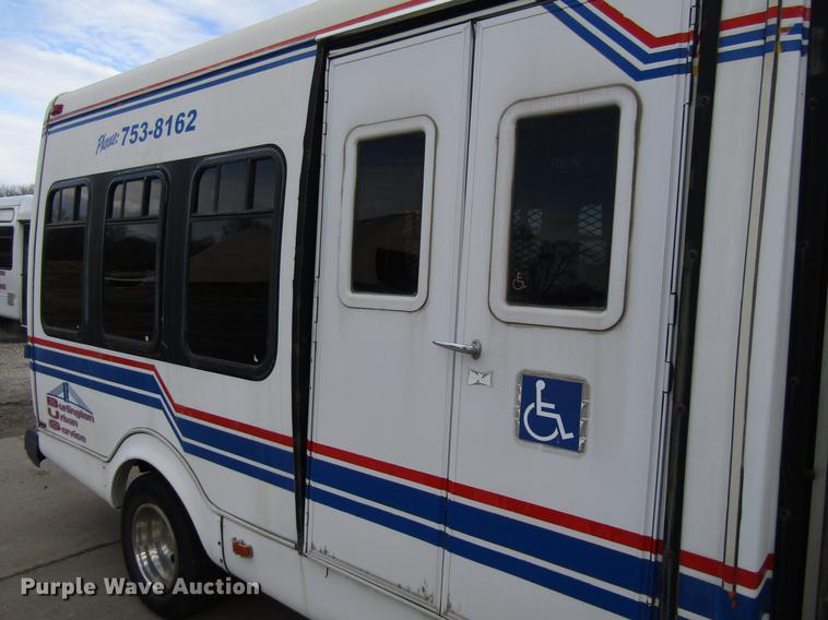 image for item EU9547 1999 Ford Econoline E450 shuttle bus