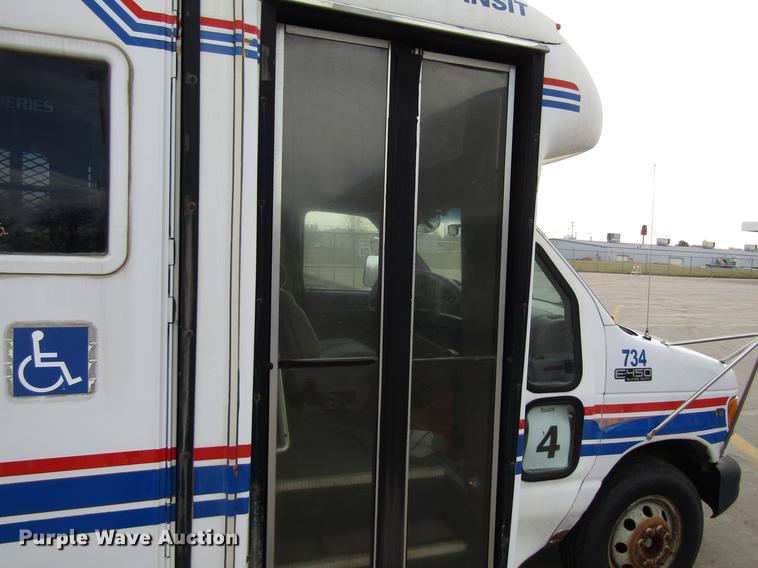 image for item EU9547 1999 Ford Econoline E450 shuttle bus