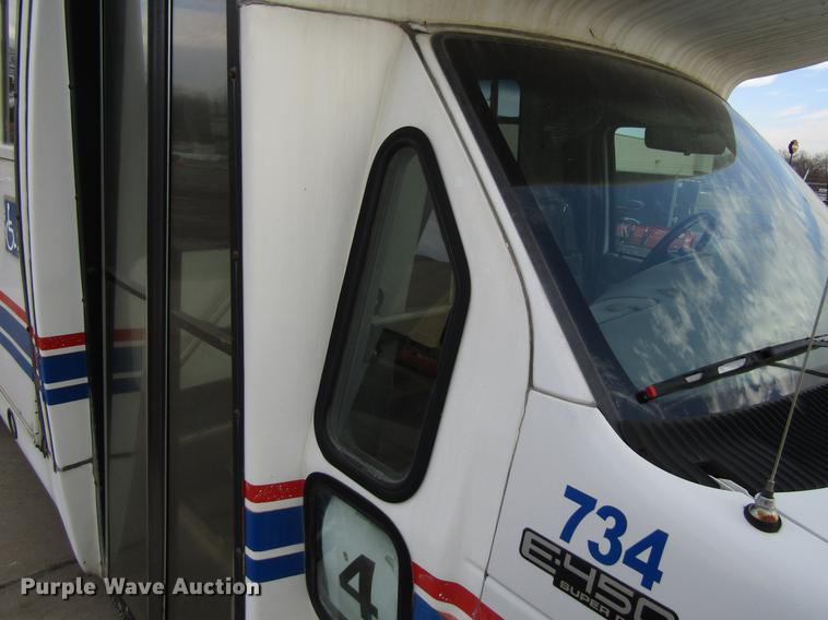 image for item EU9547 1999 Ford Econoline E450 shuttle bus