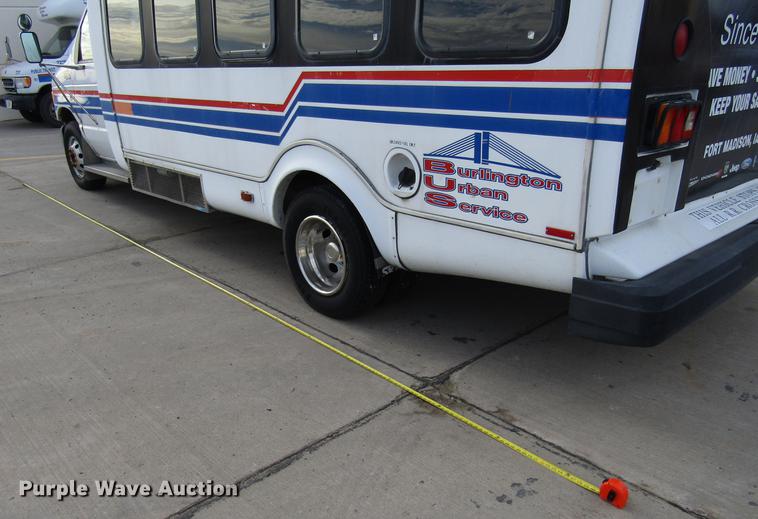 image for item EU9547 1999 Ford Econoline E450 shuttle bus