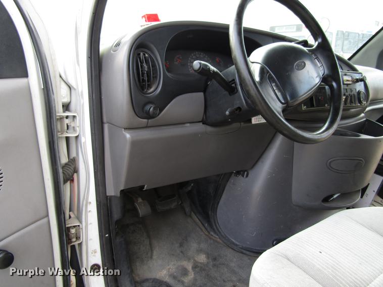 image for item EU9547 1999 Ford Econoline E450 shuttle bus