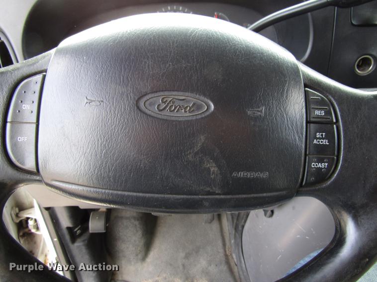 image for item EU9547 1999 Ford Econoline E450 shuttle bus