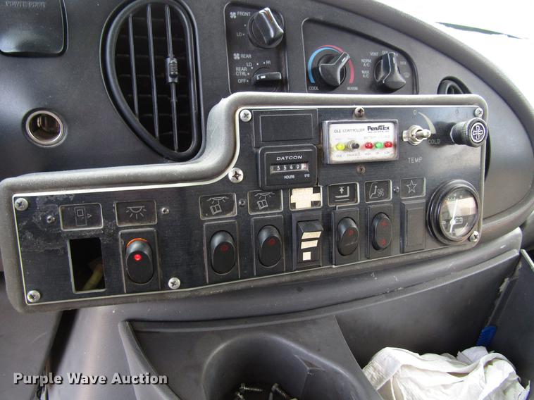 image for item EU9547 1999 Ford Econoline E450 shuttle bus