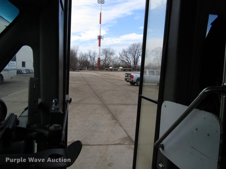 image for item EU9547 1999 Ford Econoline E450 shuttle bus