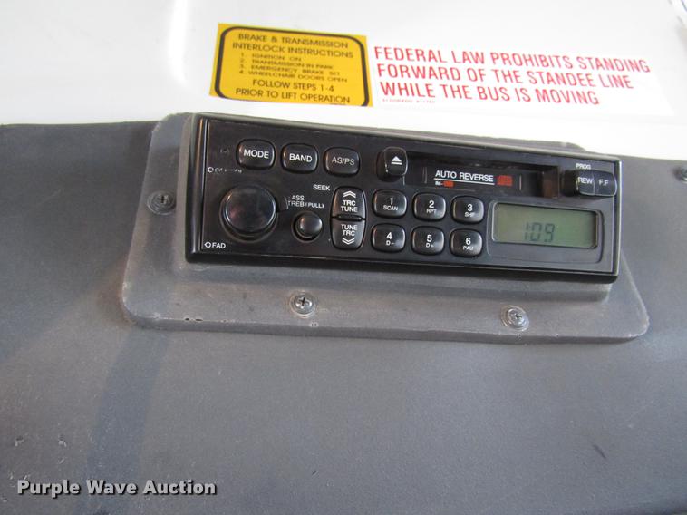 image for item EU9547 1999 Ford Econoline E450 shuttle bus