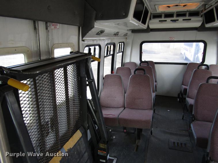 image for item EU9547 1999 Ford Econoline E450 shuttle bus