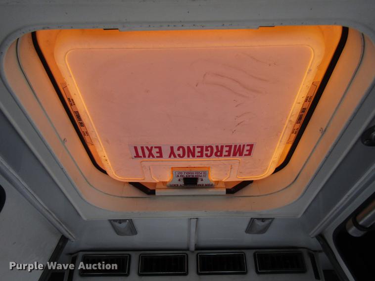 image for item EU9547 1999 Ford Econoline E450 shuttle bus