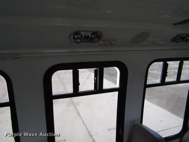 image for item EU9547 1999 Ford Econoline E450 shuttle bus