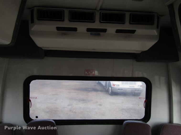 image for item EU9547 1999 Ford Econoline E450 shuttle bus