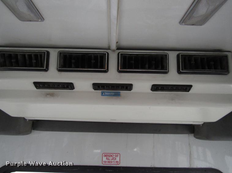 image for item EU9547 1999 Ford Econoline E450 shuttle bus