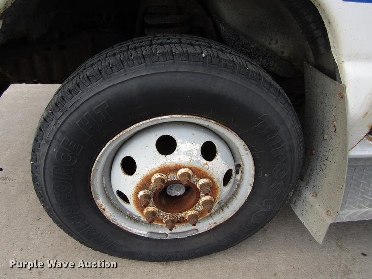 image for item EU9547 1999 Ford Econoline E450 shuttle bus