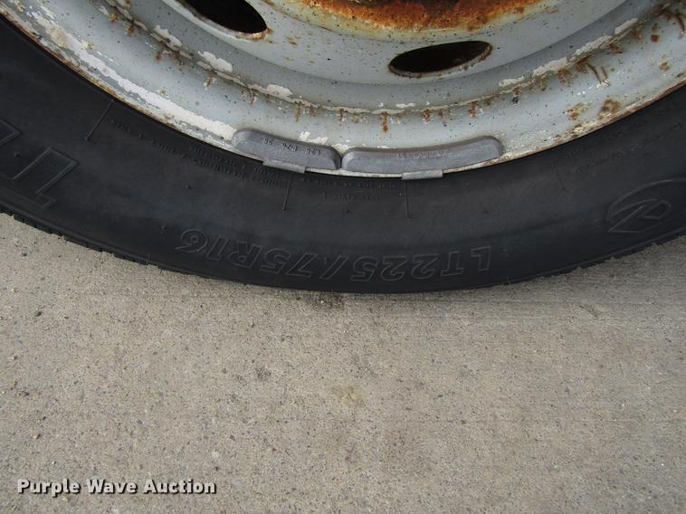 image for item EU9547 1999 Ford Econoline E450 shuttle bus