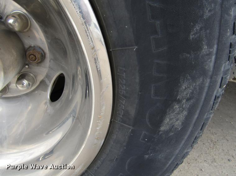 image for item EU9547 1999 Ford Econoline E450 shuttle bus