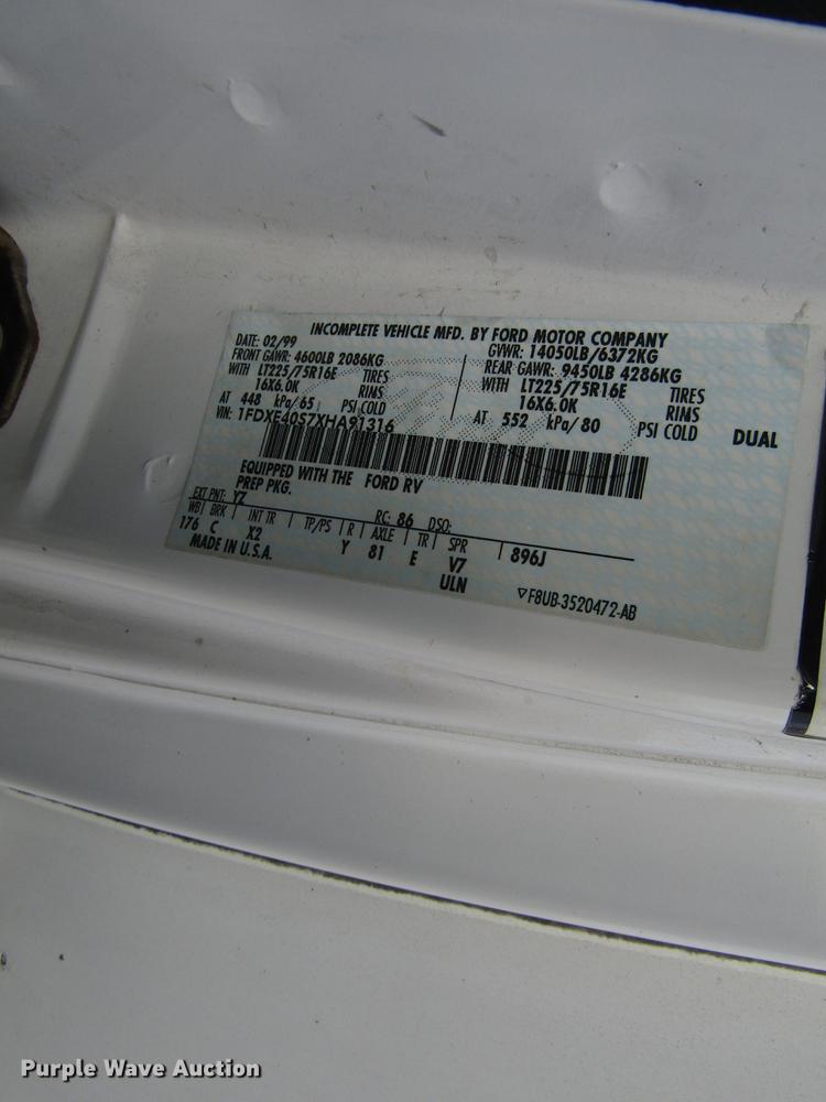 image for item EU9547 1999 Ford Econoline E450 shuttle bus