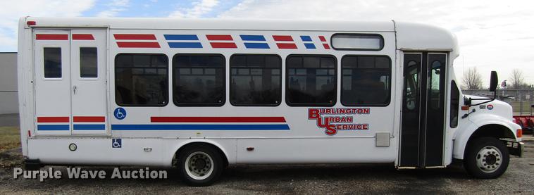 image for item EU9548 2001 International 3400 shuttle bus