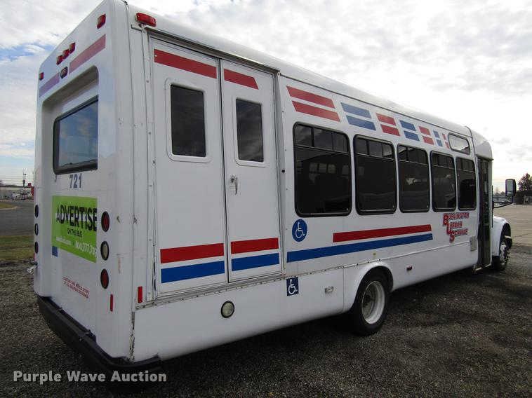 image for item EU9548 2001 International 3400 shuttle bus