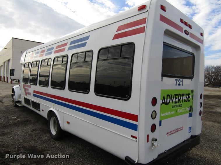 image for item EU9548 2001 International 3400 shuttle bus