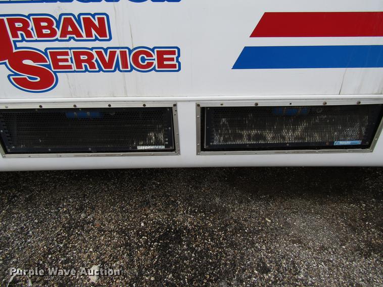 image for item EU9548 2001 International 3400 shuttle bus