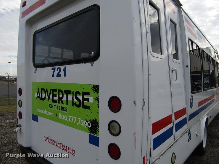 image for item EU9548 2001 International 3400 shuttle bus