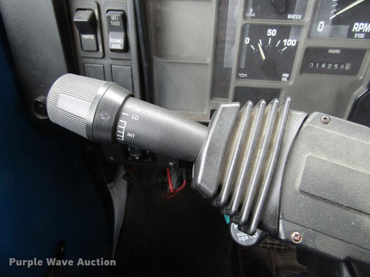 image for item EU9548 2001 International 3400 shuttle bus