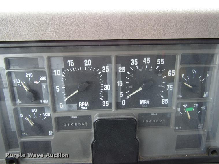 image for item EU9548 2001 International 3400 shuttle bus