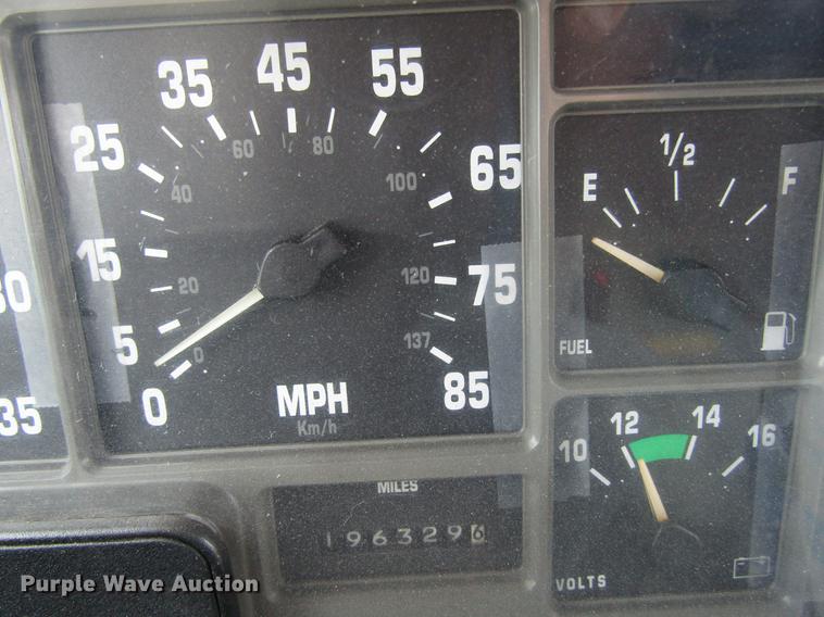 image for item EU9548 2001 International 3400 shuttle bus