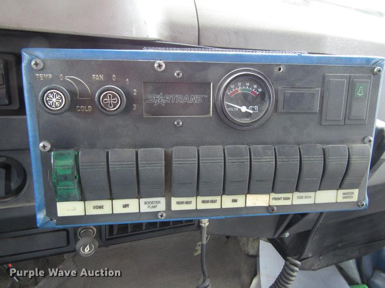 image for item EU9548 2001 International 3400 shuttle bus