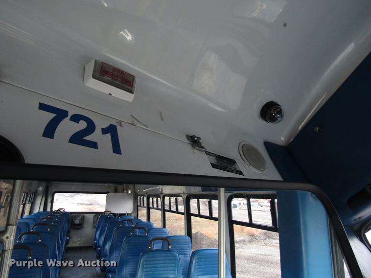 image for item EU9548 2001 International 3400 shuttle bus