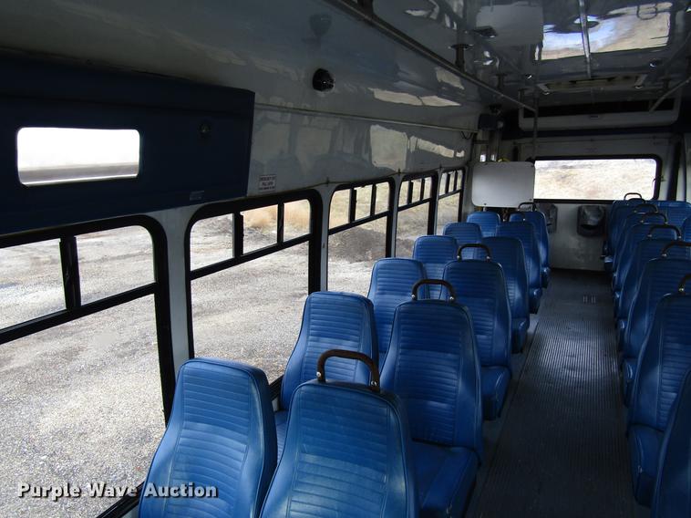 image for item EU9548 2001 International 3400 shuttle bus