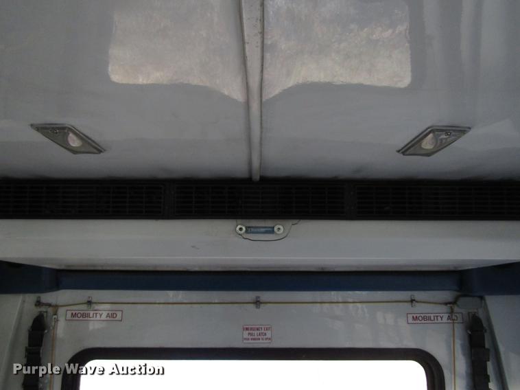 image for item EU9548 2001 International 3400 shuttle bus