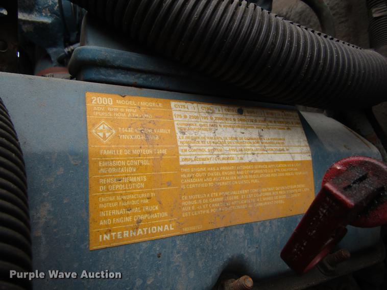 image for item EU9548 2001 International 3400 shuttle bus