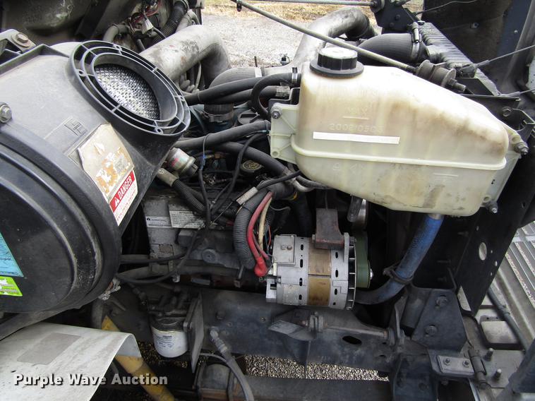 image for item EU9548 2001 International 3400 shuttle bus