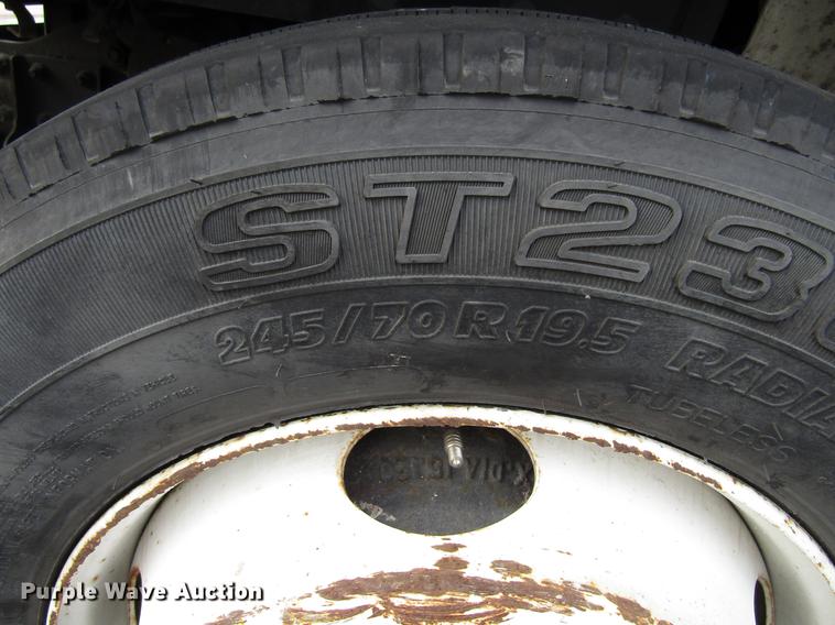 image for item EU9548 2001 International 3400 shuttle bus