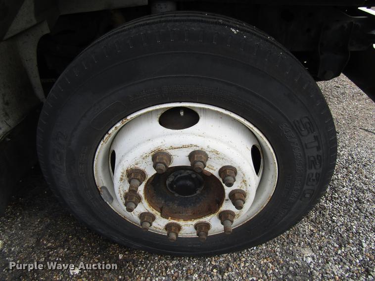 image for item EU9548 2001 International 3400 shuttle bus