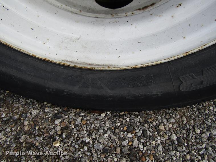 image for item EU9548 2001 International 3400 shuttle bus