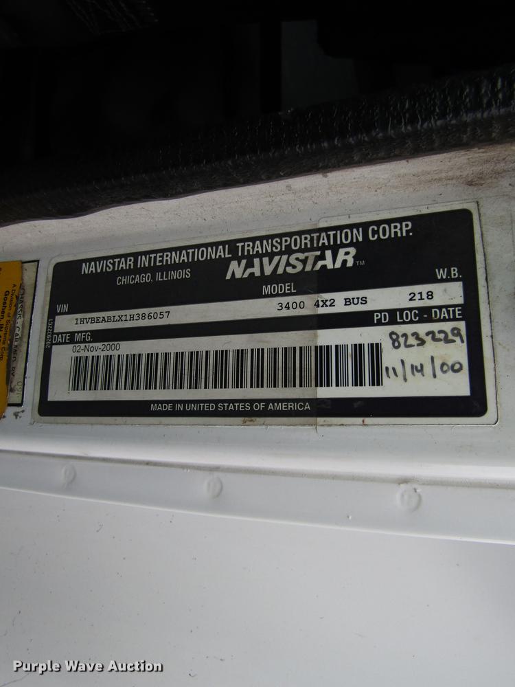 image for item EU9548 2001 International 3400 shuttle bus