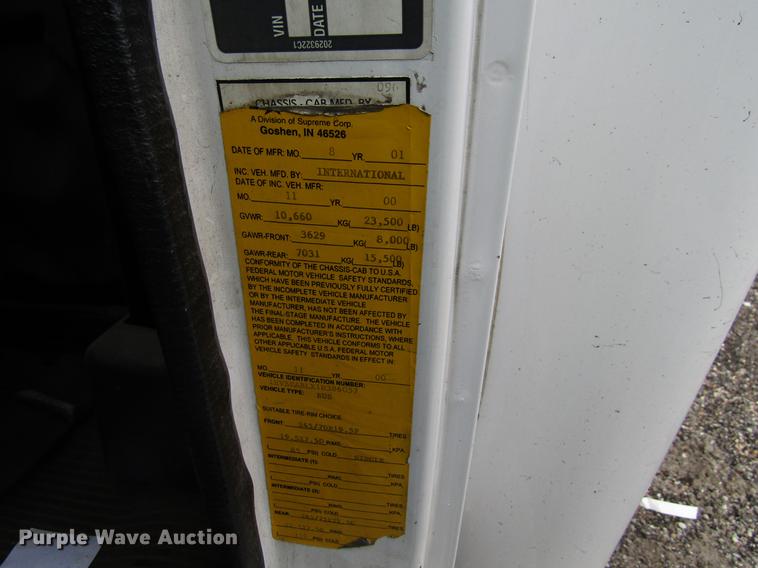 image for item EU9548 2001 International 3400 shuttle bus